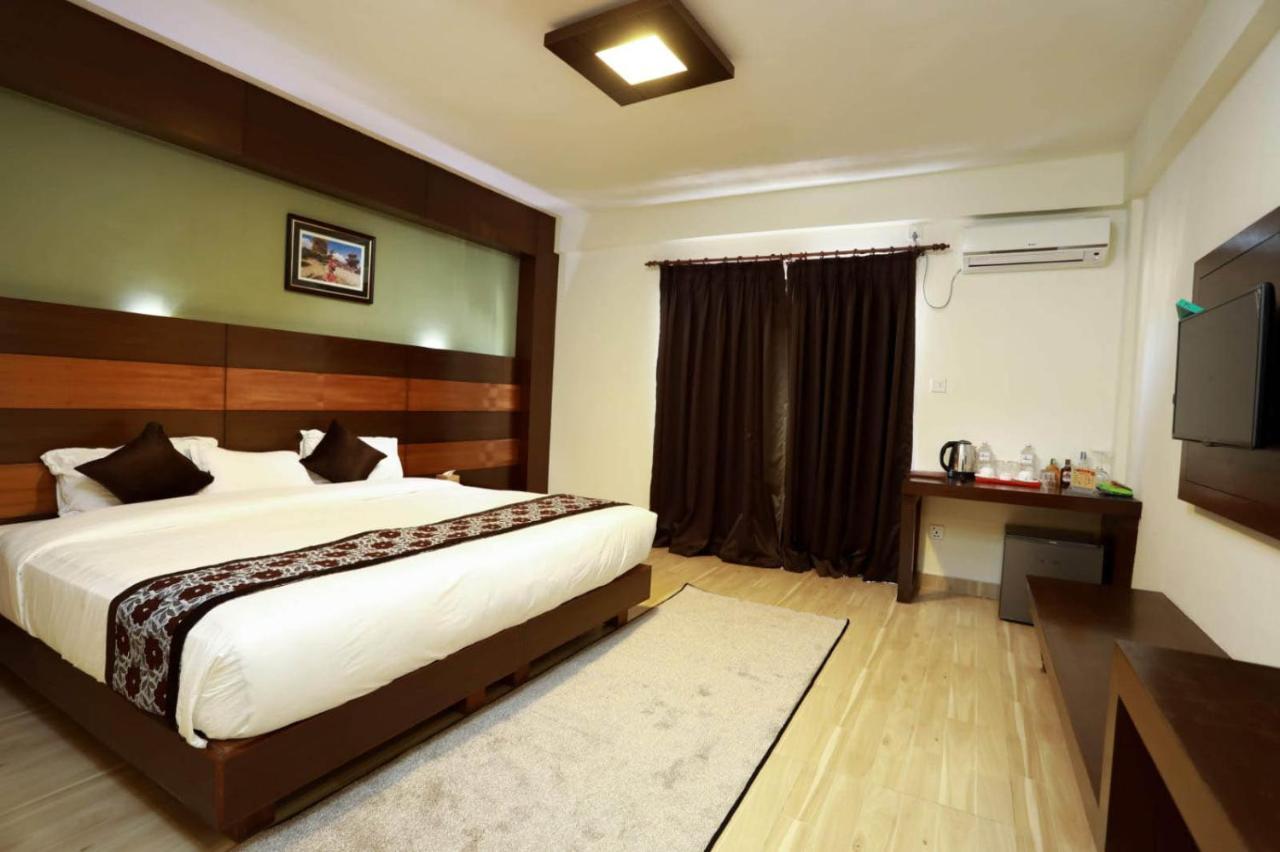 Kumari Star Inn Pokhara Ngoại thất bức ảnh